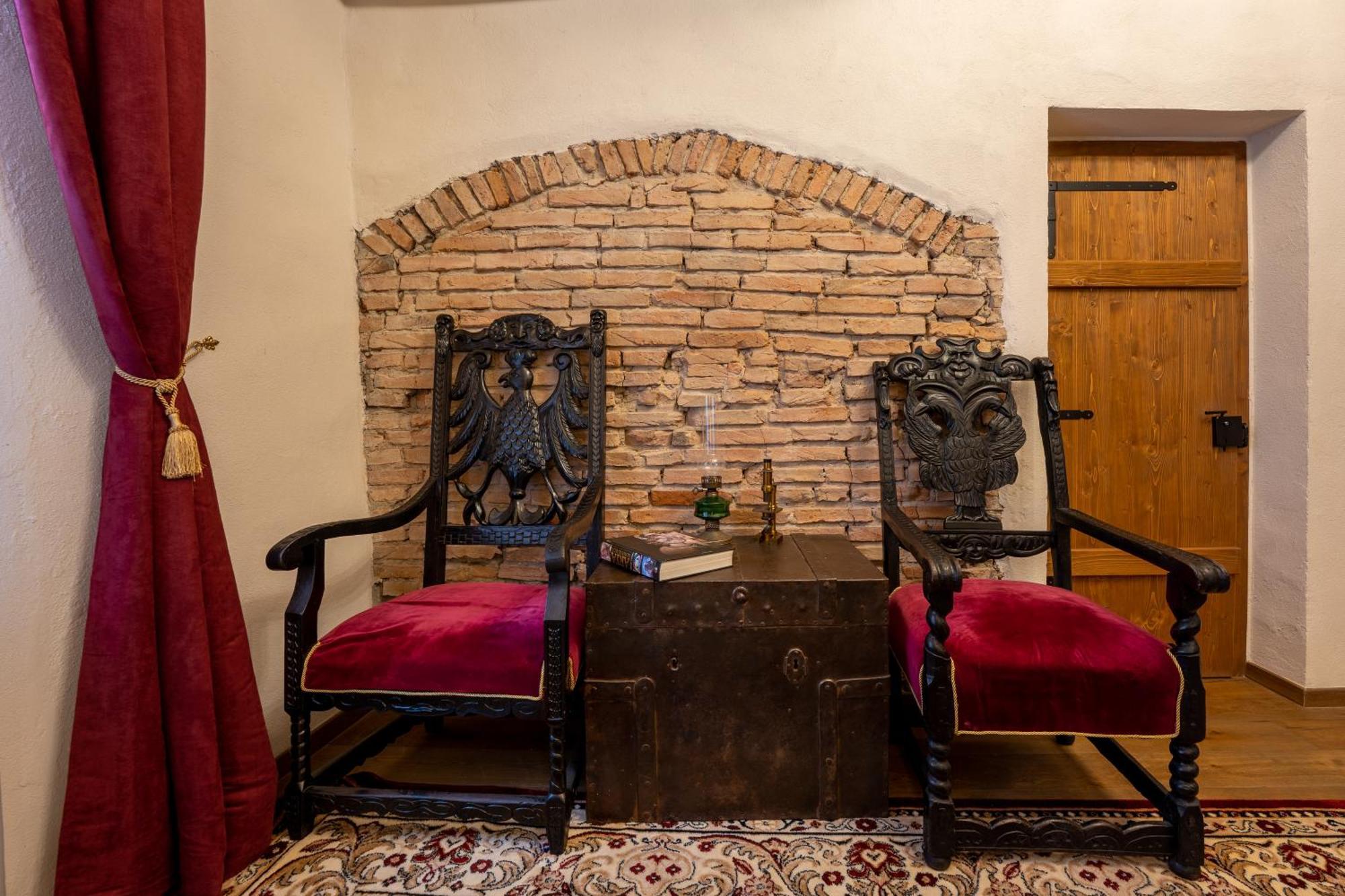 The Throne - M Museum Hotel Sighişoara Buitenkant foto