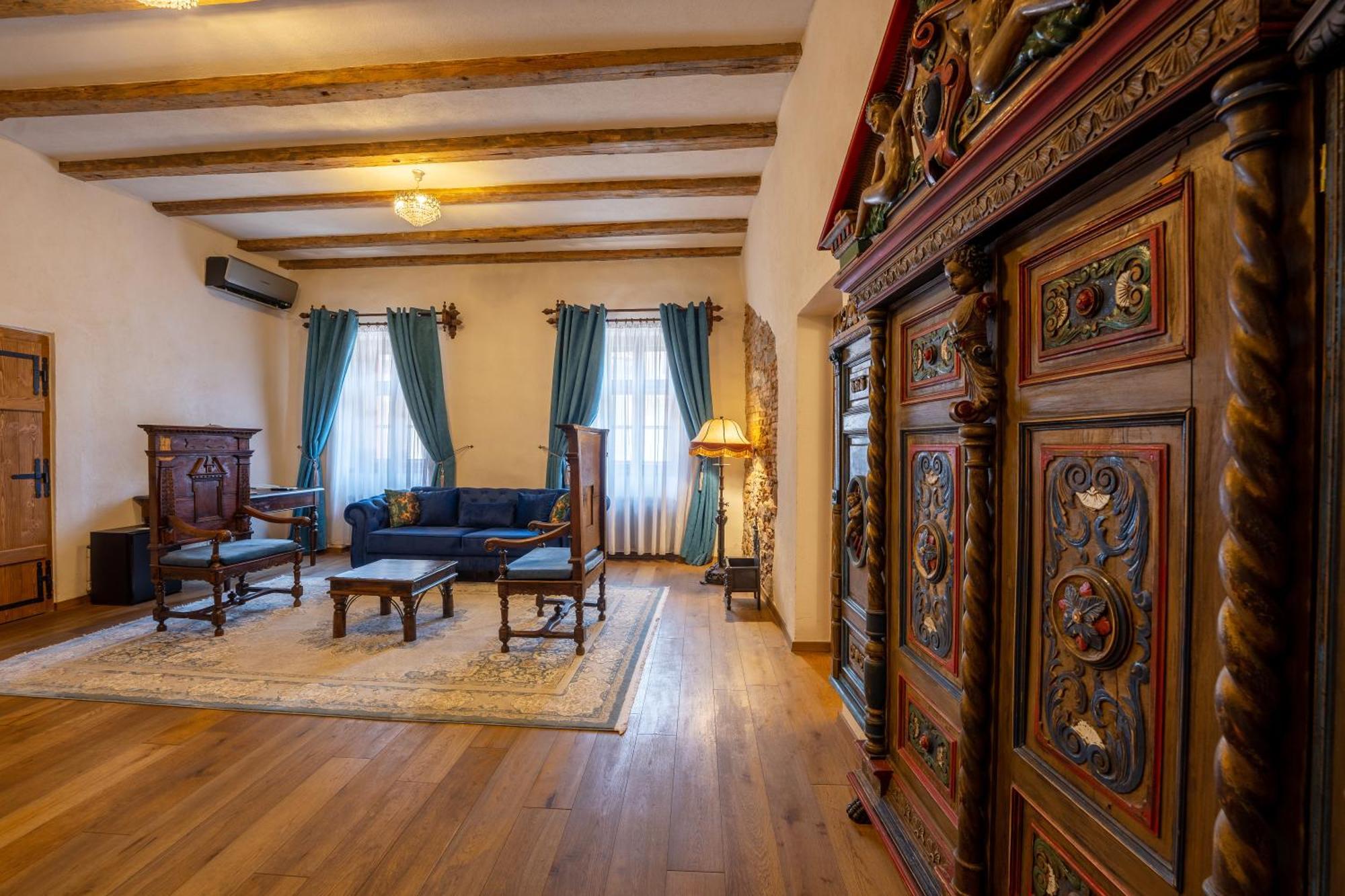 The Throne - M Museum Hotel Sighişoara Buitenkant foto