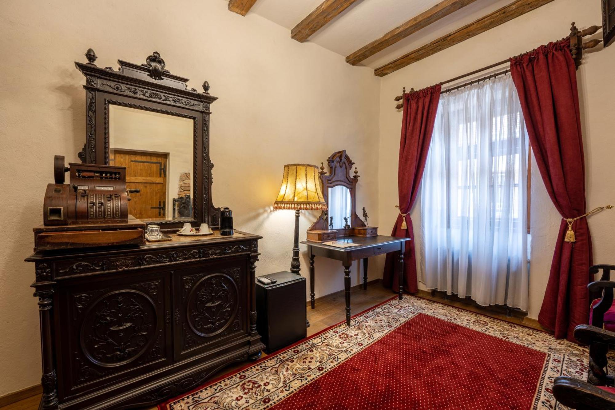 The Throne - M Museum Hotel Sighişoara Buitenkant foto