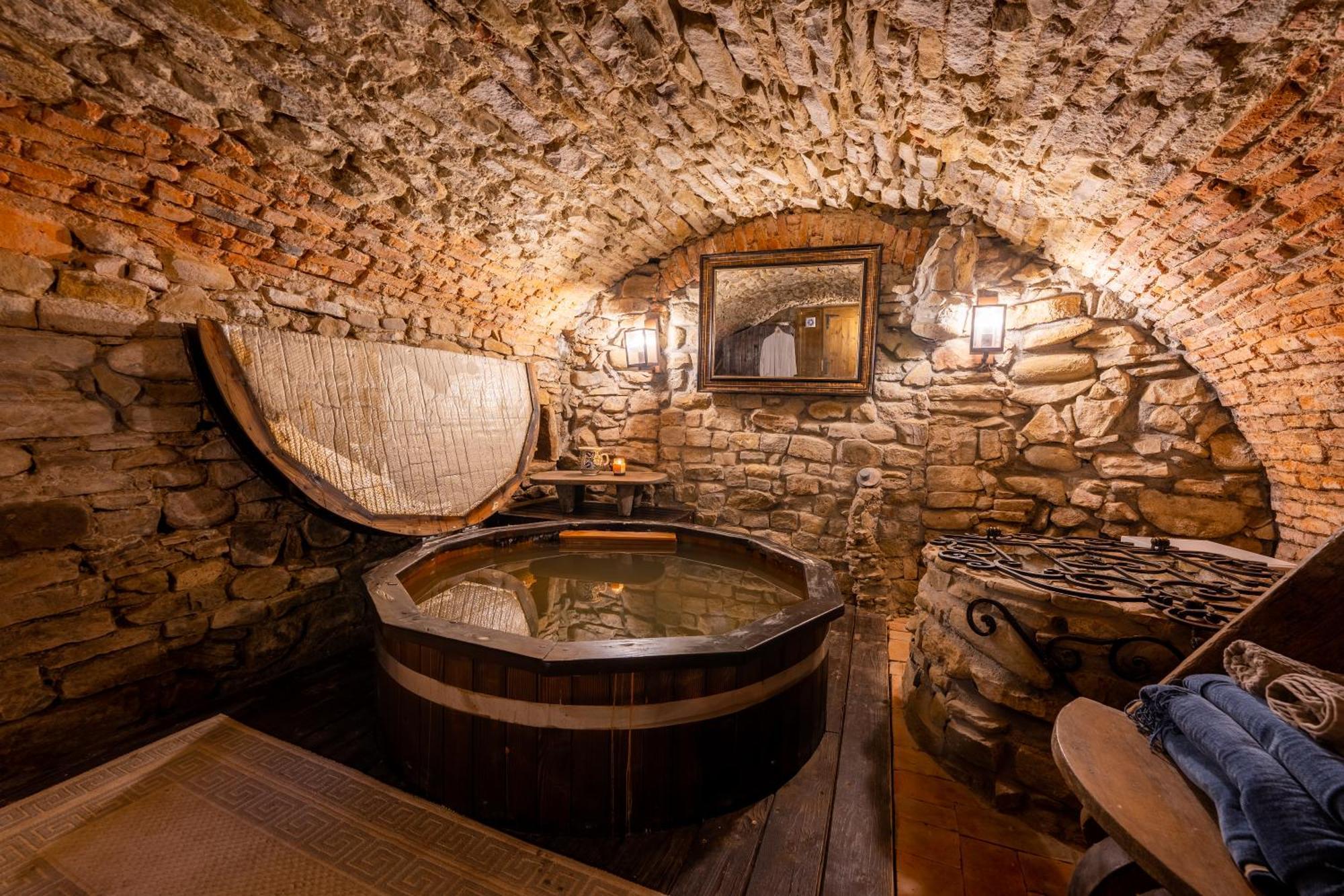 The Throne - M Museum Hotel Sighişoara Buitenkant foto